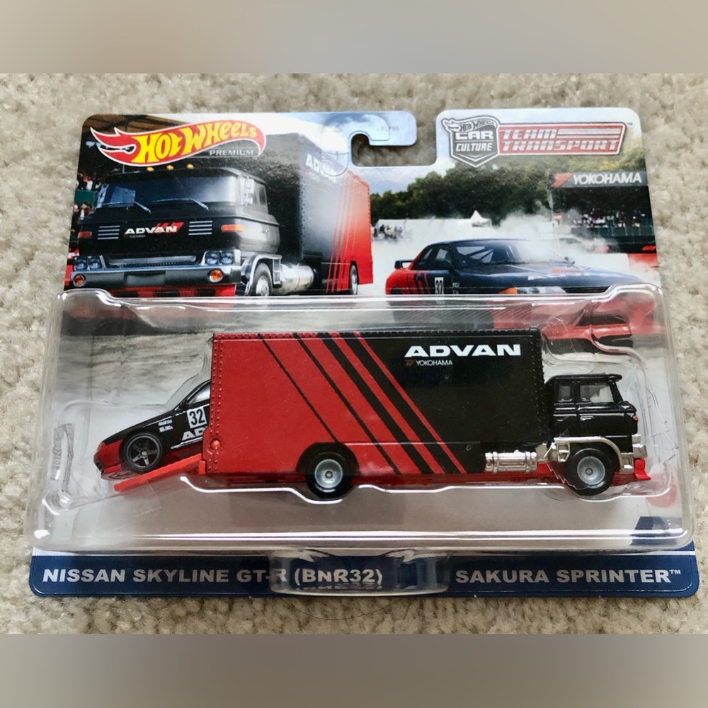 Hot Wheels Team Transport Nissan Skyline GT-R (BNR32) & Sakura Sprinter #27
